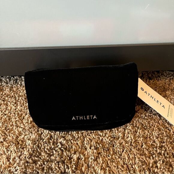 Athleta Revive Velvet Waistbag - Picture 6 of 14